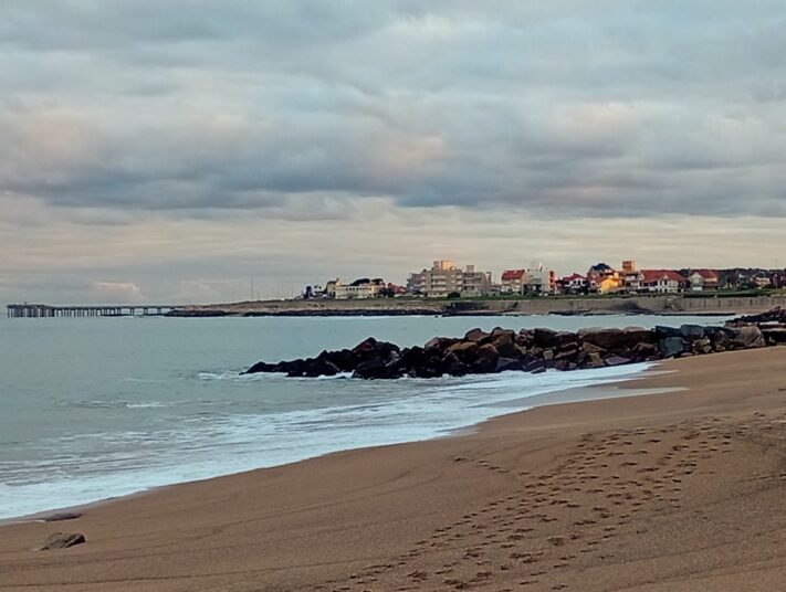 Miramar: miércoles fresco, ventoso y con cielo mayormente nublado