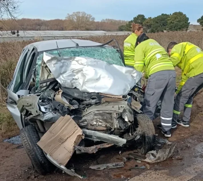 Tragedia en la Ruta 88: una mujer murió tras un violento choque frontal entre un auto y una camioneta
