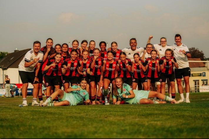 Un miramarense campeón en Alemania: Christian Yarussi condujo a las U17 del Eintracht Frankfurt al título