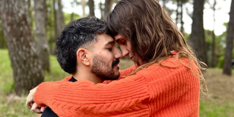 “Tiempo y Ternura”, la comedia romántica que llega a Miramar con una particular pregunta: ¿se puede convivir con un ex?