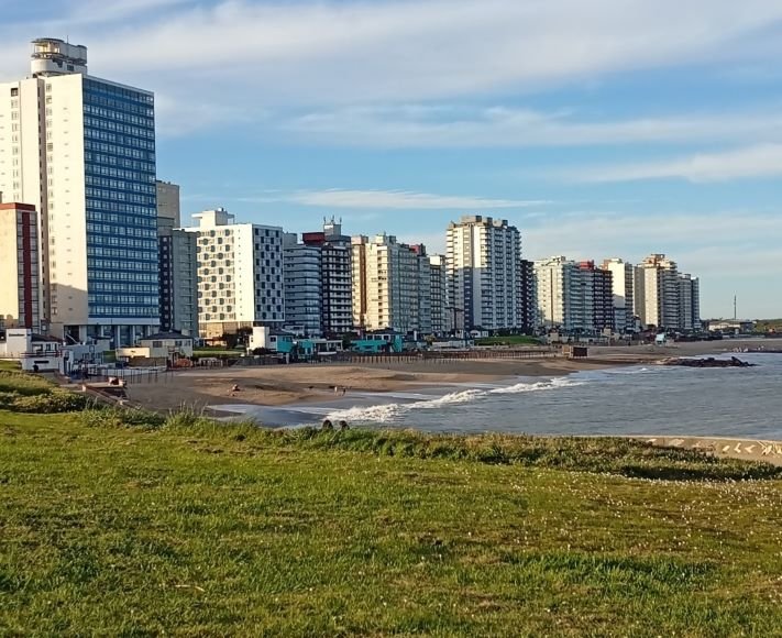 Sábado con cielo parcialmente nublado en Miramar