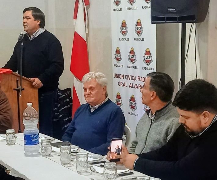 La UCR reunió a su militancia en Miramar y recibió a Emiliano Balbín